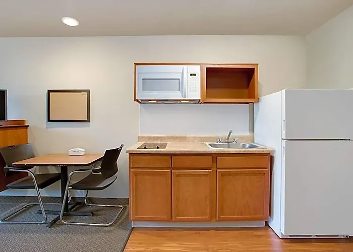 Woodspring North I-270 Hotel